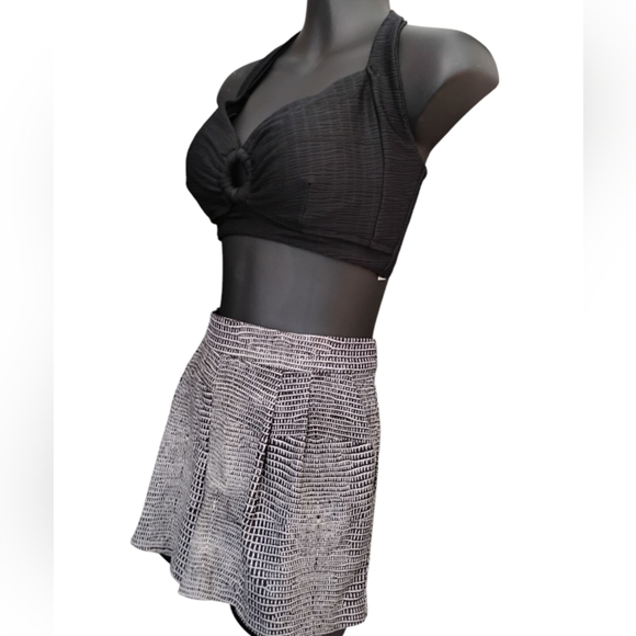 Dynamite | High Waist Stretchy Lightweight Python Snakeskin Print Shorts | XS - Picture 3 of 11